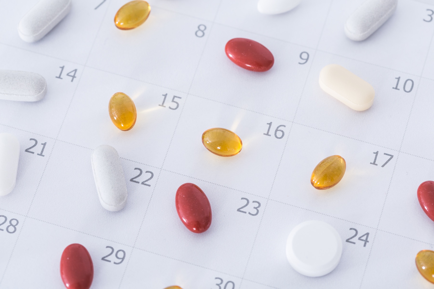 Generic antiviral capsules beside a calendar marking patent expiration dates