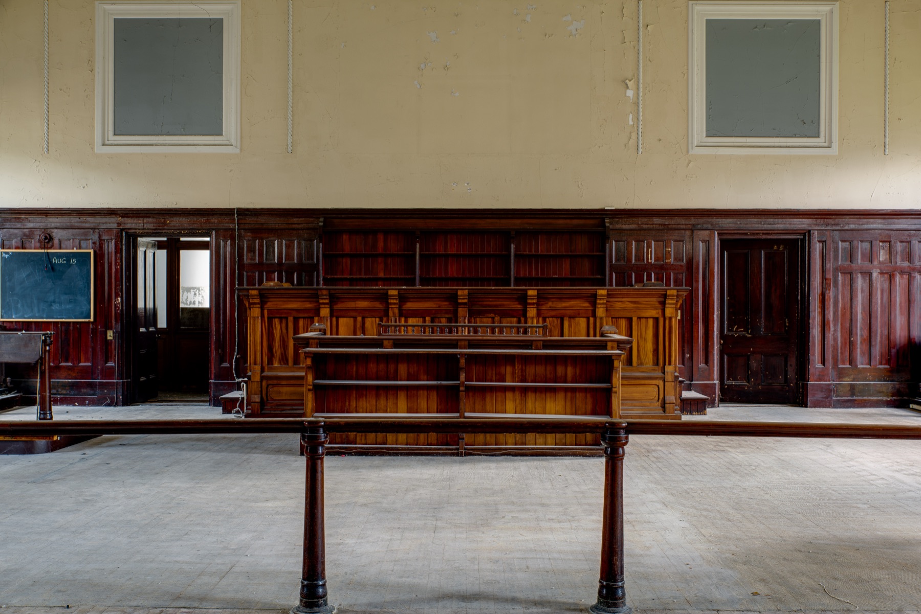 Empty jury box in a courtroom symbolizing the Seventh Amendment right to a jury trial